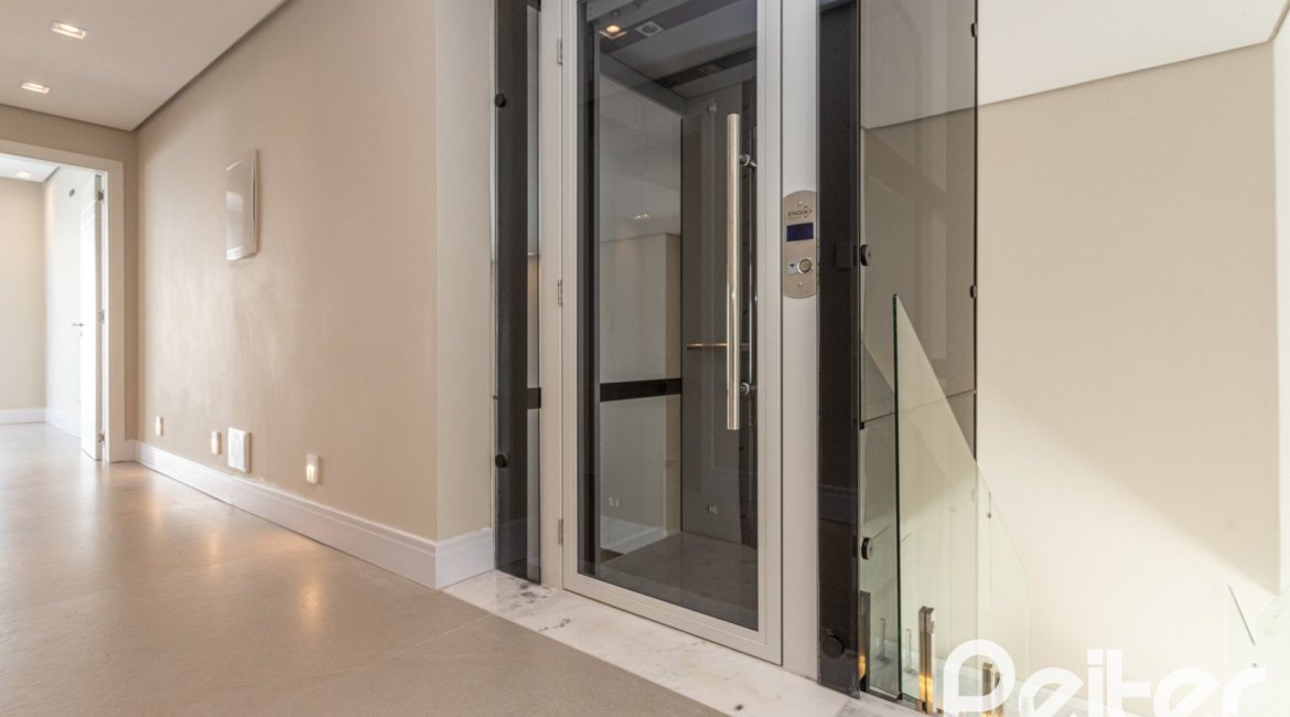 Casa em Condomínio à venda com 387m², 4 dormitórios, 4 suítes, 5 vagas, no bairro Alphaville em PORTO ALEGRE