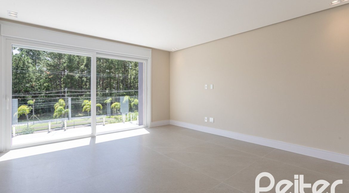 Casa em Condomínio à venda com 387m², 4 dormitórios, 4 suítes, 5 vagas, no bairro Alphaville em PORTO ALEGRE