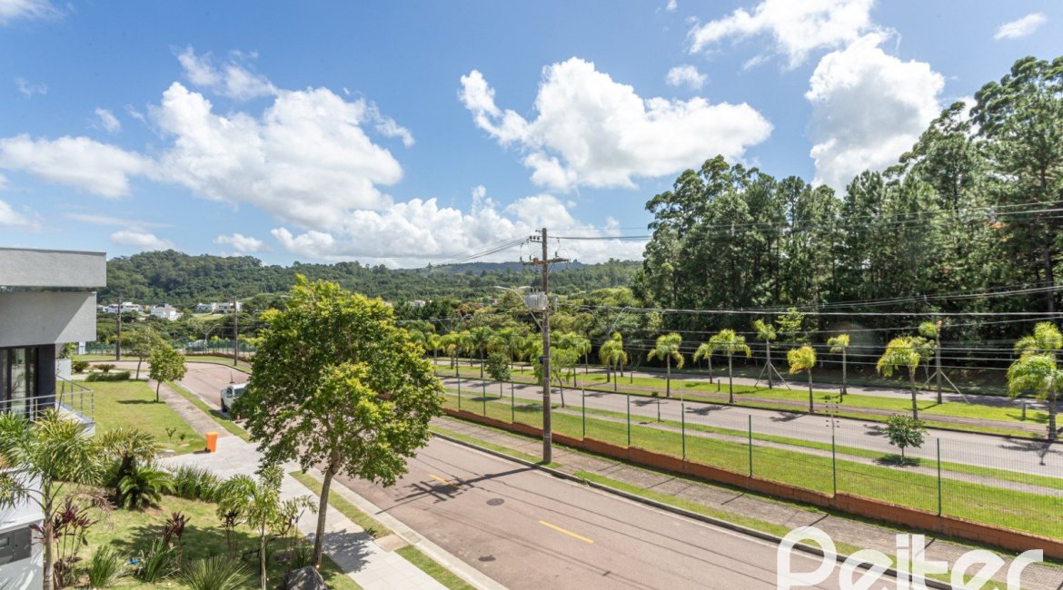 Casa em Condomínio à venda com 387m², 4 dormitórios, 4 suítes, 5 vagas, no bairro Alphaville em PORTO ALEGRE