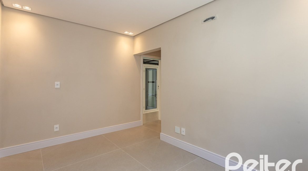 Casa em Condomínio à venda com 387m², 4 dormitórios, 4 suítes, 5 vagas, no bairro Alphaville em PORTO ALEGRE