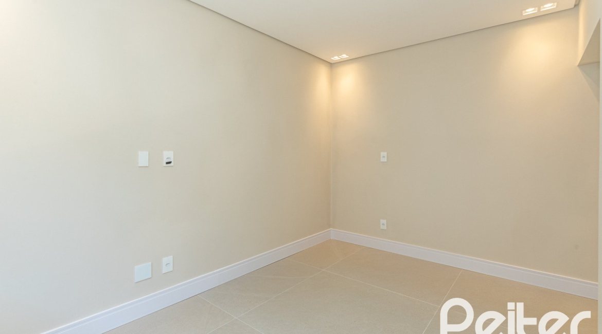 Casa em Condomínio à venda com 387m², 4 dormitórios, 4 suítes, 5 vagas, no bairro Alphaville em PORTO ALEGRE