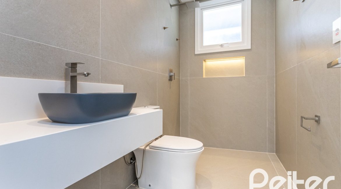 Casa em Condomínio à venda com 387m², 4 dormitórios, 4 suítes, 5 vagas, no bairro Alphaville em PORTO ALEGRE