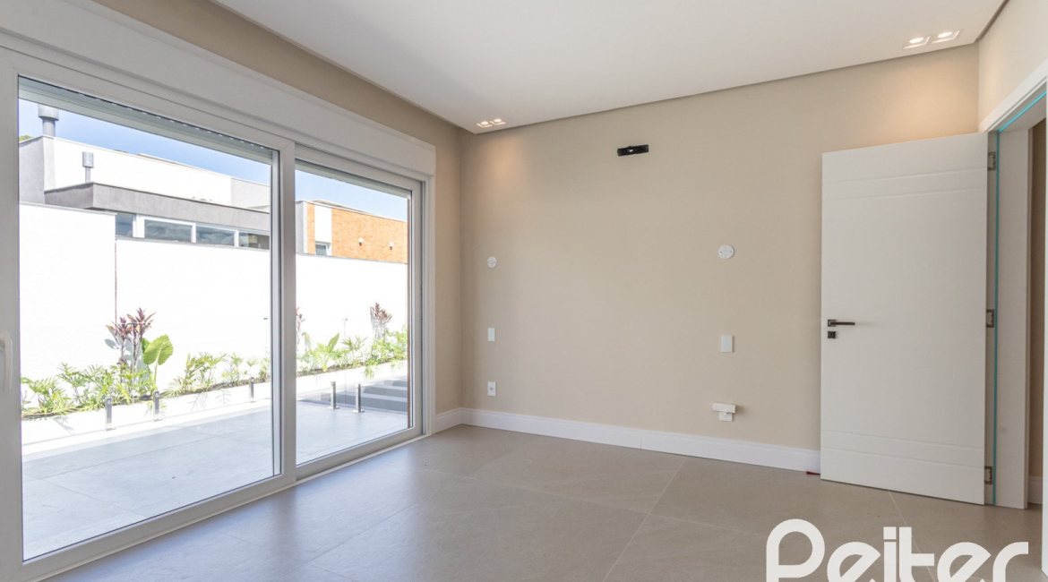 Casa em Condomínio à venda com 387m², 4 dormitórios, 4 suítes, 5 vagas, no bairro Alphaville em PORTO ALEGRE