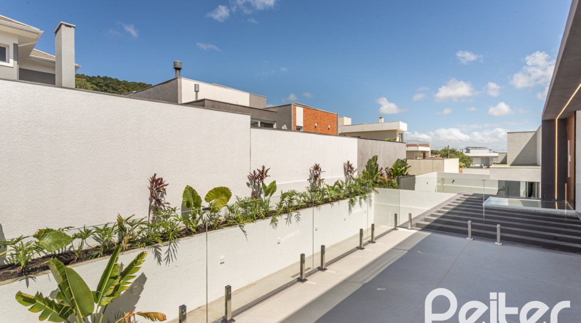 Casa em Condomínio à venda com 387m², 4 dormitórios, 4 suítes, 5 vagas, no bairro Alphaville em PORTO ALEGRE
