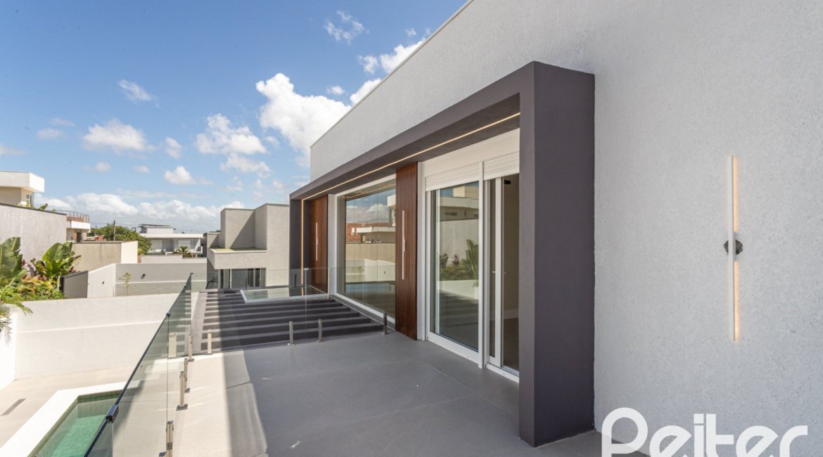 Casa em Condomínio à venda com 387m², 4 dormitórios, 4 suítes, 5 vagas, no bairro Alphaville em PORTO ALEGRE