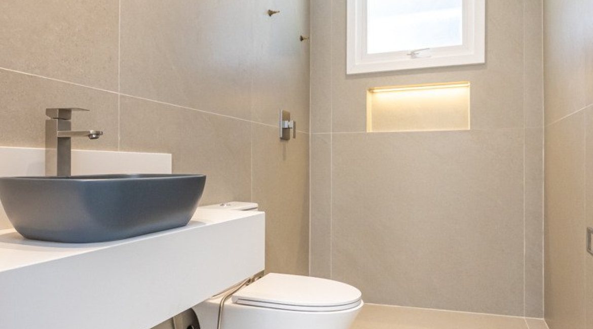 Casa em Condomínio à venda com 387m², 4 dormitórios, 4 suítes, 5 vagas, no bairro Alphaville em PORTO ALEGRE