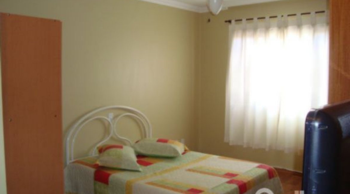 Casa à venda com 150m², 3 dormitórios, 1 suíte, 2 vagas, no bairro Guarujá em Porto Alegre