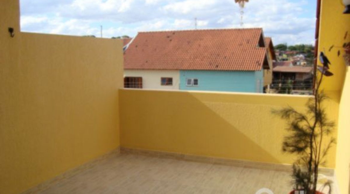 Casa à venda com 150m², 3 dormitórios, 1 suíte, 2 vagas, no bairro Guarujá em Porto Alegre