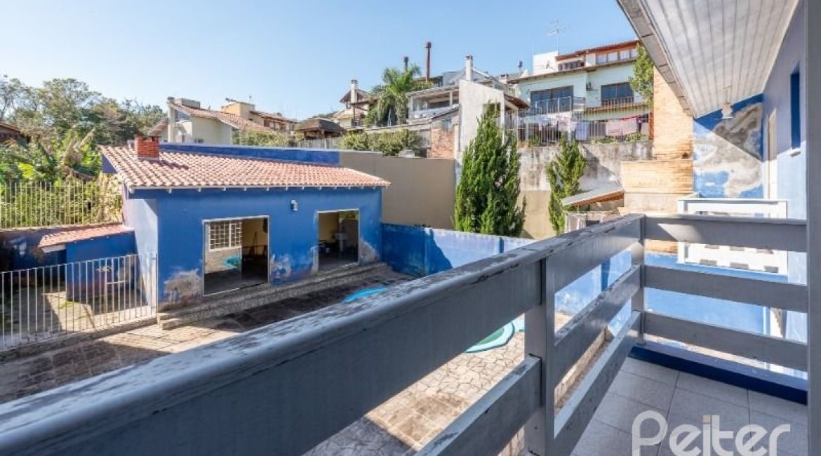 Casa à venda com 142m², 3 dormitórios, 1 suíte, 2 vagas, no bairro Ipanema em Porto Alegre