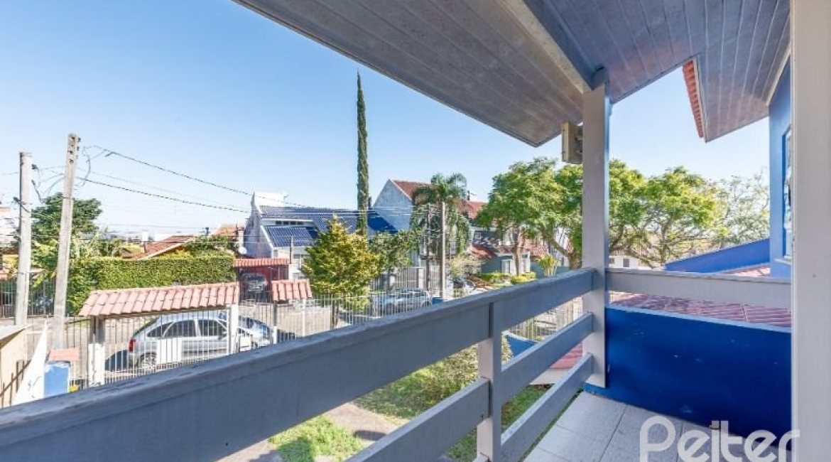Casa à venda com 142m², 3 dormitórios, 1 suíte, 2 vagas, no bairro Ipanema em Porto Alegre