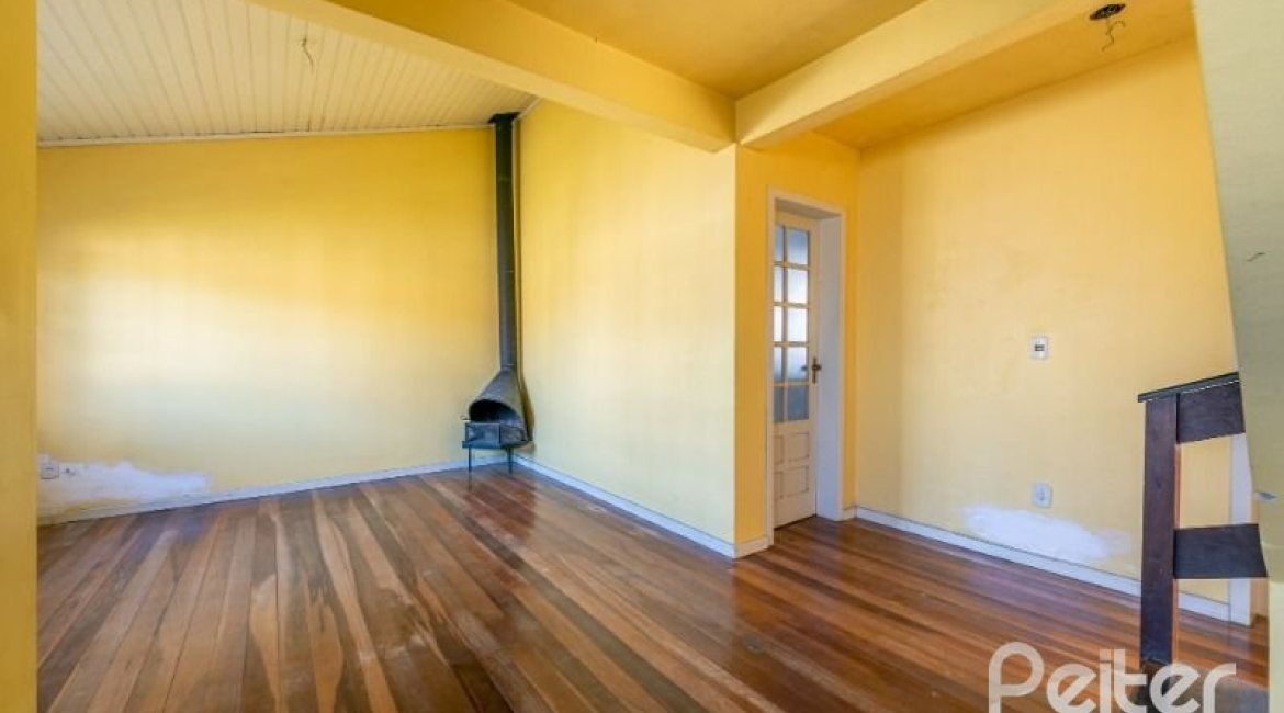 Casa à venda com 142m², 3 dormitórios, 1 suíte, 2 vagas, no bairro Ipanema em Porto Alegre