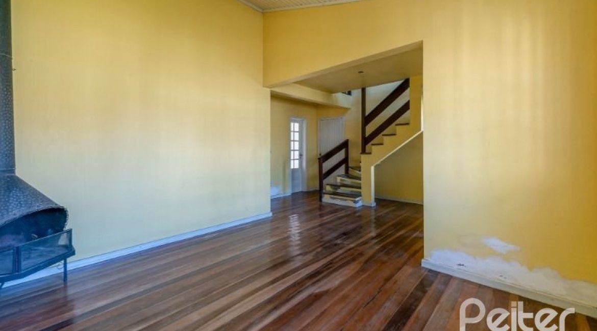 Casa à venda com 142m², 3 dormitórios, 1 suíte, 2 vagas, no bairro Ipanema em Porto Alegre