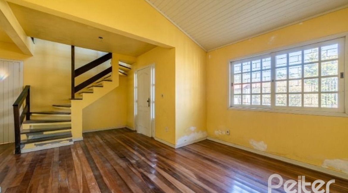 Casa à venda com 142m², 3 dormitórios, 1 suíte, 2 vagas, no bairro Ipanema em Porto Alegre