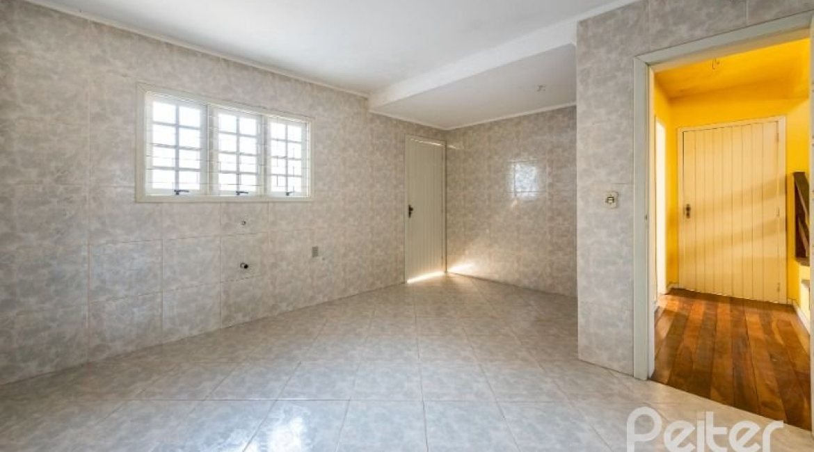 Casa à venda com 142m², 3 dormitórios, 1 suíte, 2 vagas, no bairro Ipanema em Porto Alegre