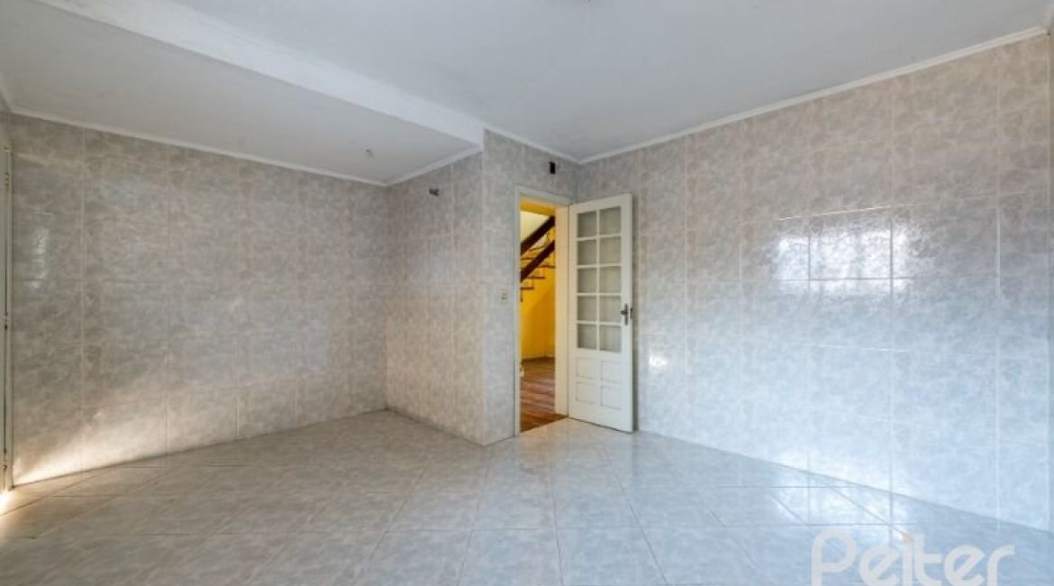 Casa à venda com 142m², 3 dormitórios, 1 suíte, 2 vagas, no bairro Ipanema em Porto Alegre