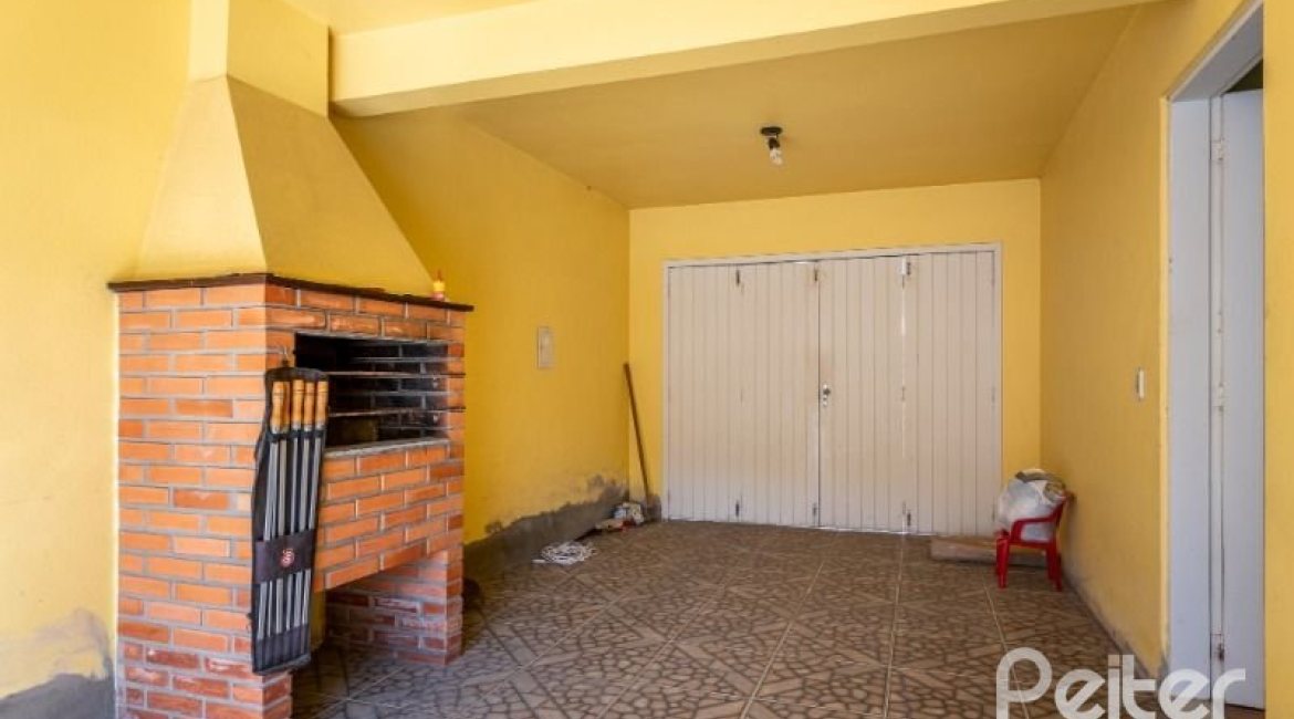 Casa à venda com 142m², 3 dormitórios, 1 suíte, 2 vagas, no bairro Ipanema em Porto Alegre