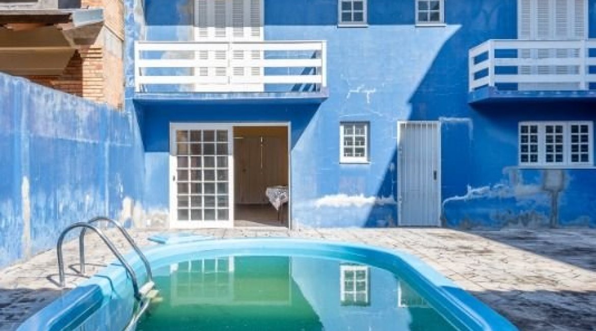 Casa à venda com 142m², 3 dormitórios, 1 suíte, 2 vagas, no bairro Ipanema em Porto Alegre