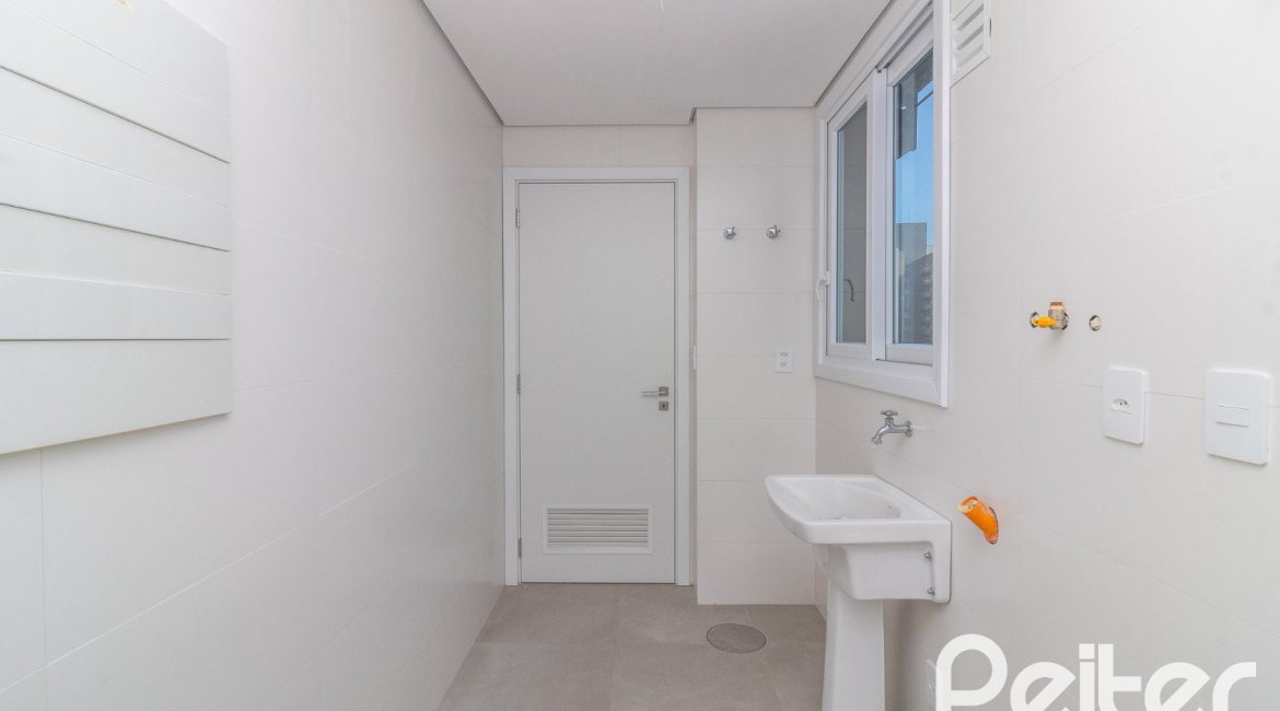 Apartamento à venda com 177m², 3 dormitórios, 3 suítes, 3 vagas, no bairro Menino Deus em Porto Alegre