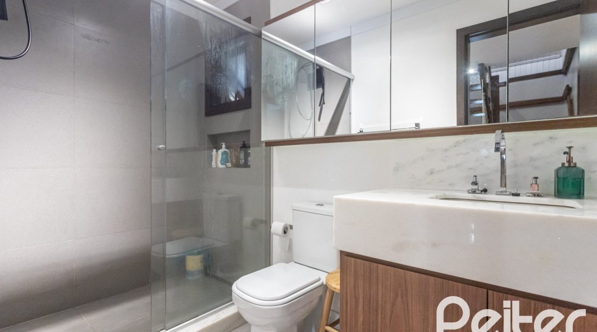 Casa em Condomínio à venda com 143m², 4 dormitórios, 1 suíte, 2 vagas, no bairro Tristeza em Porto Alegre