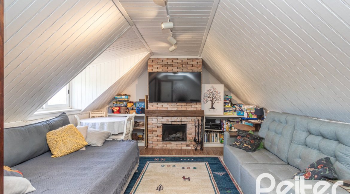 Casa em Condomínio à venda com 143m², 4 dormitórios, 1 suíte, 2 vagas, no bairro Tristeza em Porto Alegre