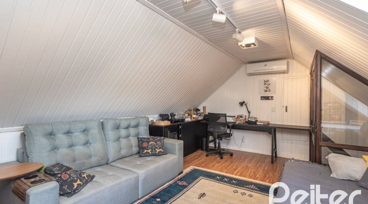 Casa em Condomínio à venda com 143m², 4 dormitórios, 1 suíte, 2 vagas, no bairro Tristeza em Porto Alegre