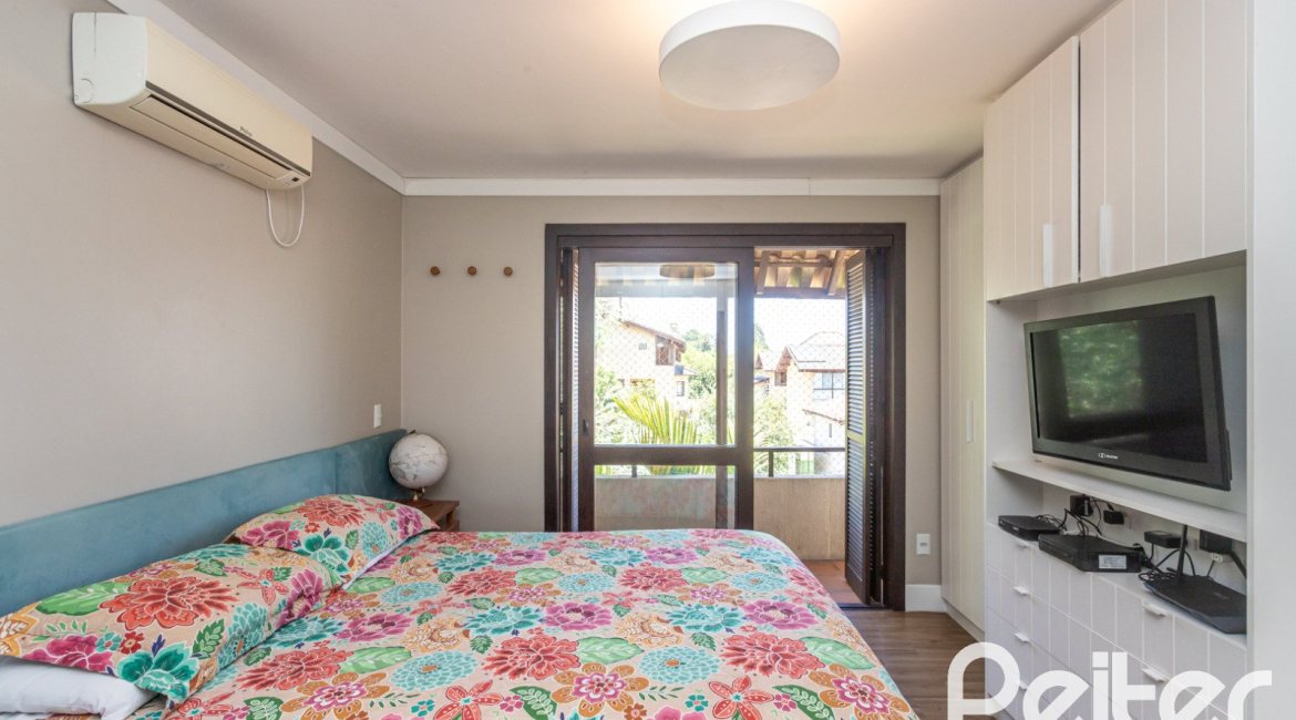 Casa em Condomínio à venda com 143m², 4 dormitórios, 1 suíte, 2 vagas, no bairro Tristeza em Porto Alegre