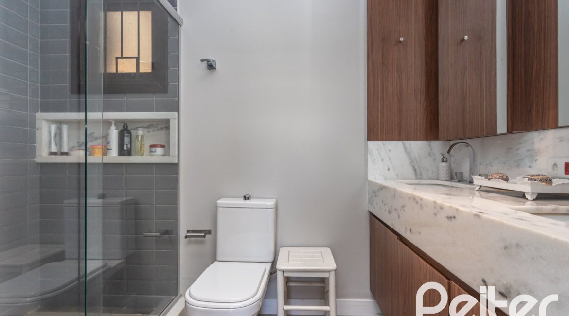 Casa em Condomínio à venda com 143m², 4 dormitórios, 1 suíte, 2 vagas, no bairro Tristeza em Porto Alegre