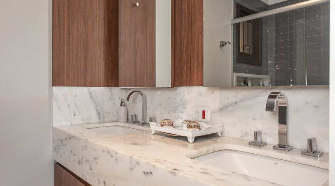 Casa em Condomínio à venda com 143m², 4 dormitórios, 1 suíte, 2 vagas, no bairro Tristeza em Porto Alegre