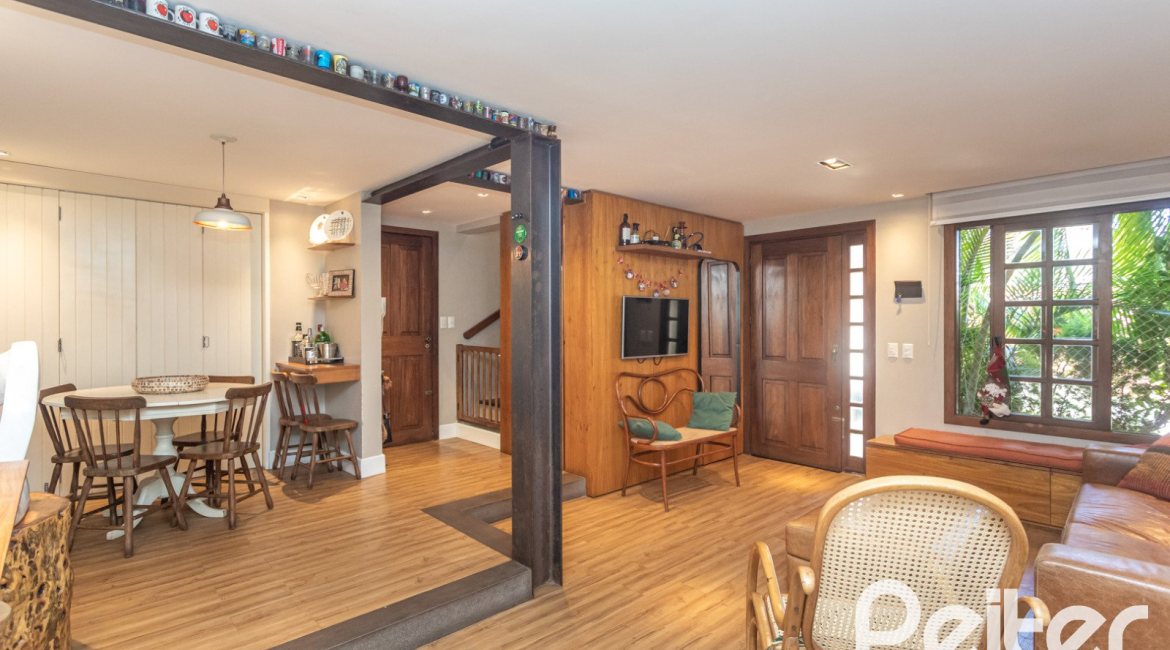 Casa em Condomínio à venda com 143m², 4 dormitórios, 1 suíte, 2 vagas, no bairro Tristeza em Porto Alegre