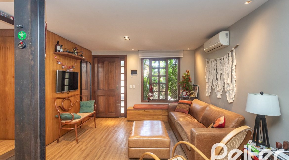 Casa em Condomínio à venda com 143m², 4 dormitórios, 1 suíte, 2 vagas, no bairro Tristeza em Porto Alegre