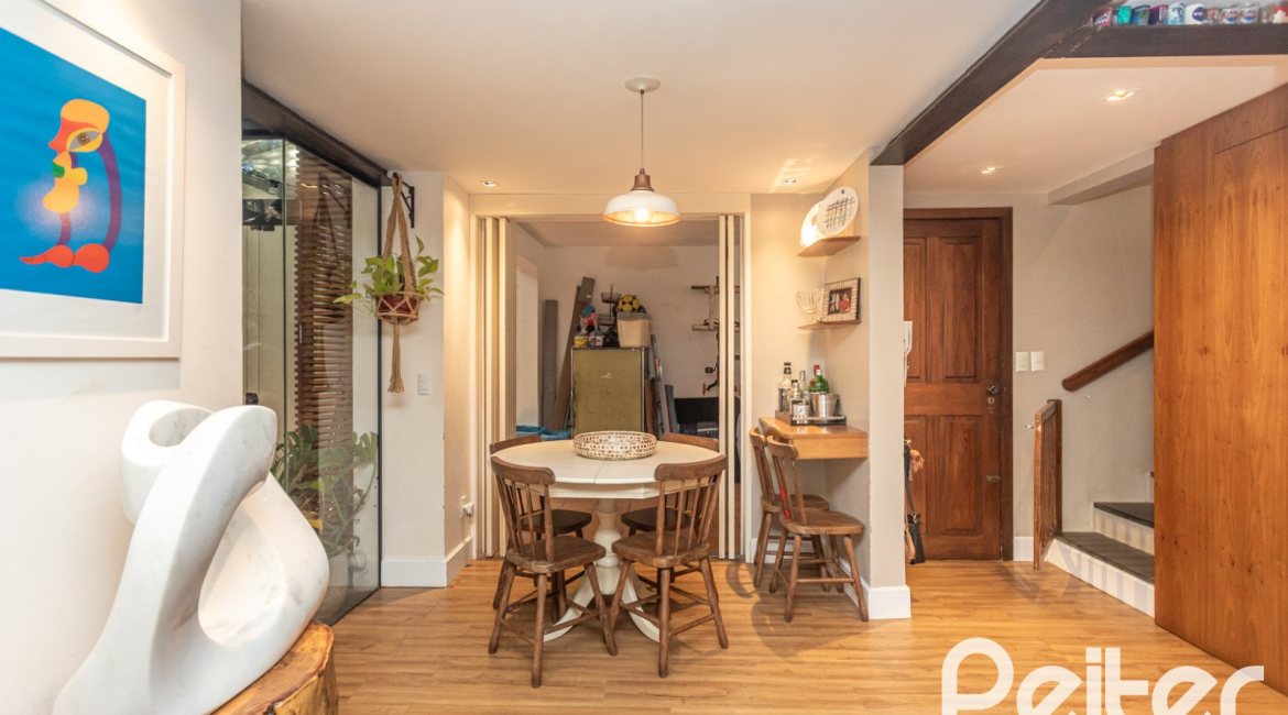 Casa em Condomínio à venda com 143m², 4 dormitórios, 1 suíte, 2 vagas, no bairro Tristeza em Porto Alegre