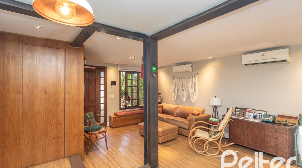 Casa em Condomínio à venda com 143m², 4 dormitórios, 1 suíte, 2 vagas, no bairro Tristeza em Porto Alegre