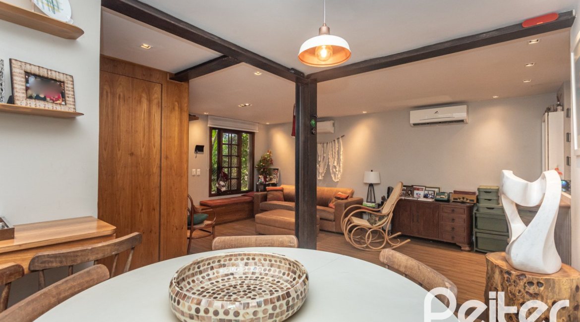 Casa em Condomínio à venda com 143m², 4 dormitórios, 1 suíte, 2 vagas, no bairro Tristeza em Porto Alegre