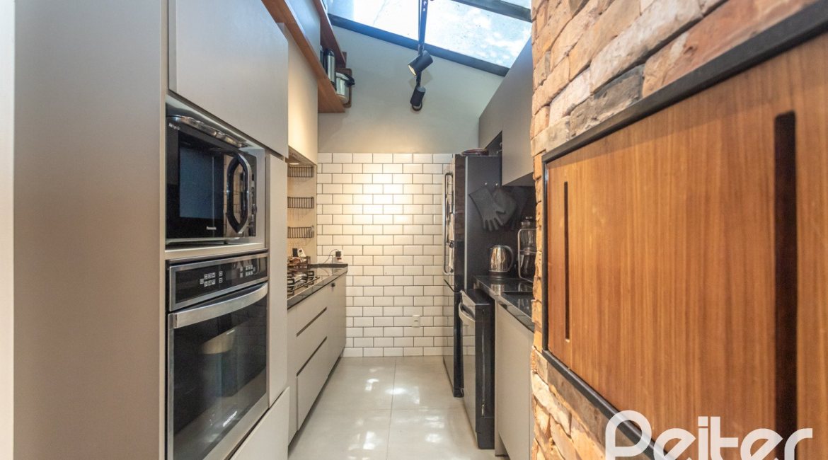 Casa em Condomínio à venda com 143m², 4 dormitórios, 1 suíte, 2 vagas, no bairro Tristeza em Porto Alegre