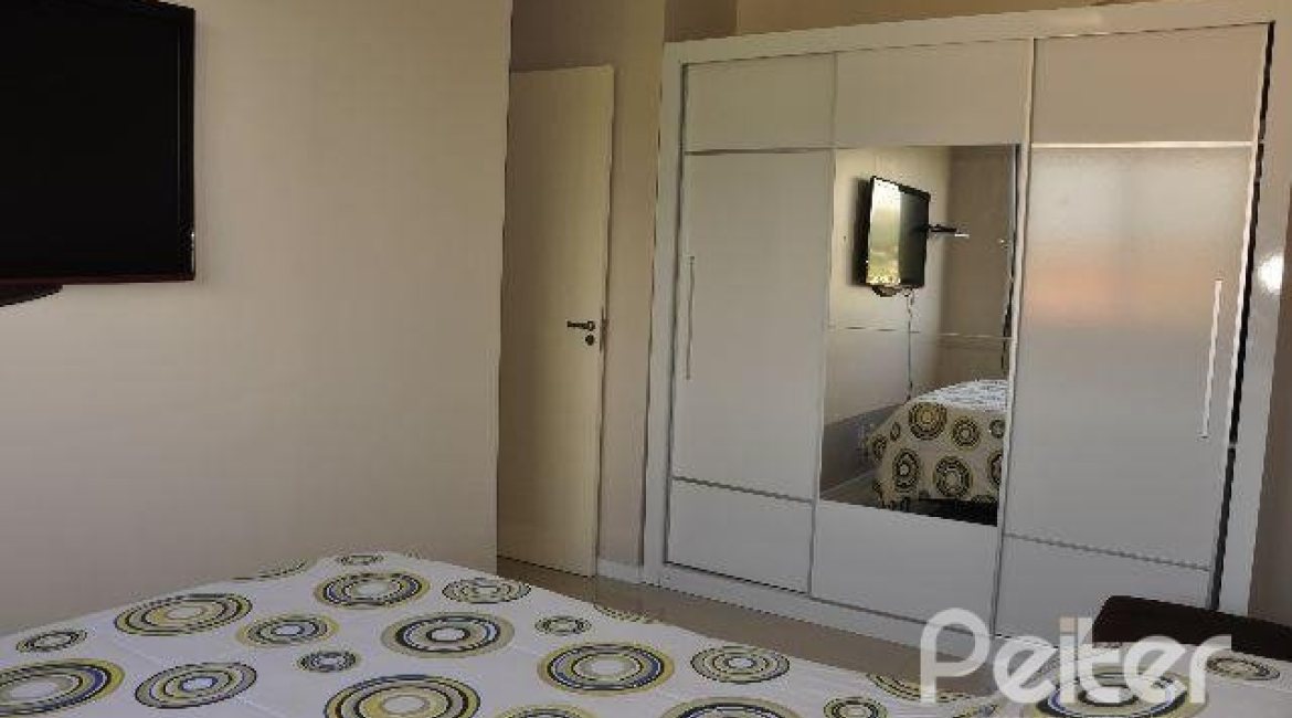Apartamento à venda com 46m², 2 dormitórios, 1 vaga, no bairro Ipanema em PORTO ALEGRE