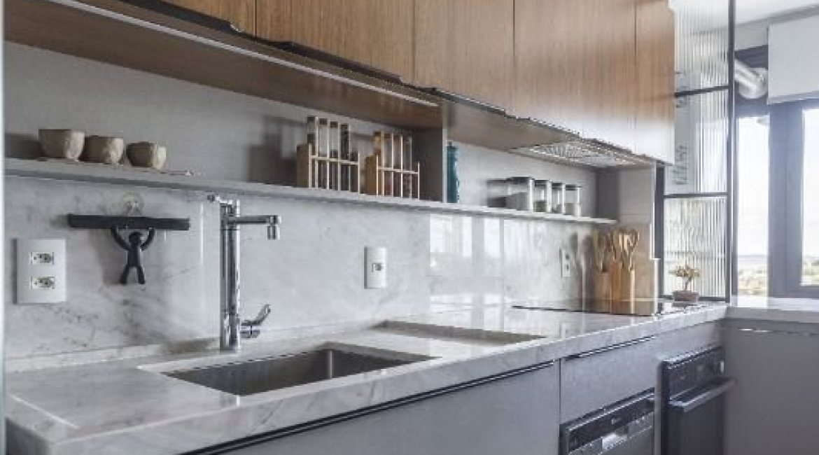 Apartamento à venda com 100m², 3 dormitórios, 1 suíte, 2 vagas, no bairro Cristal em Porto Alegre