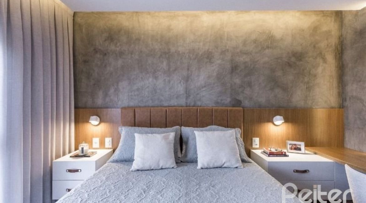 Apartamento à venda com 100m², 3 dormitórios, 1 suíte, 2 vagas, no bairro Cristal em Porto Alegre