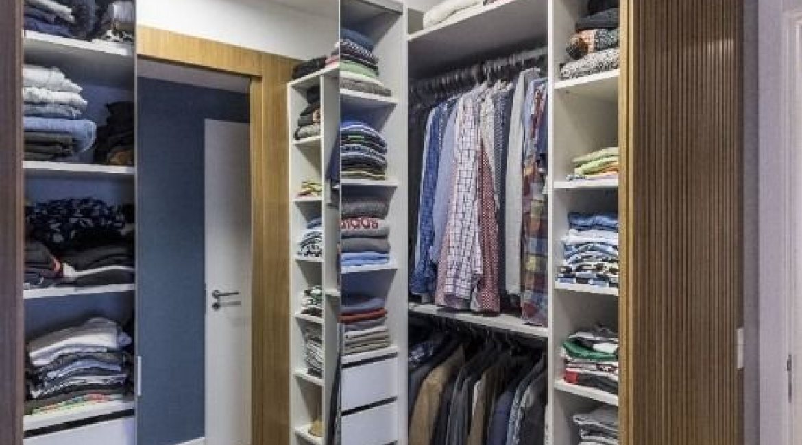 Apartamento à venda com 100m², 3 dormitórios, 1 suíte, 2 vagas, no bairro Cristal em Porto Alegre