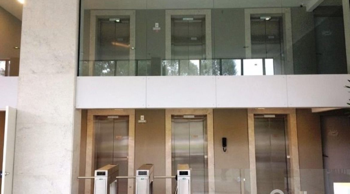 Apartamento à venda com 100m², 3 dormitórios, 1 suíte, 2 vagas, no bairro Cristal em Porto Alegre