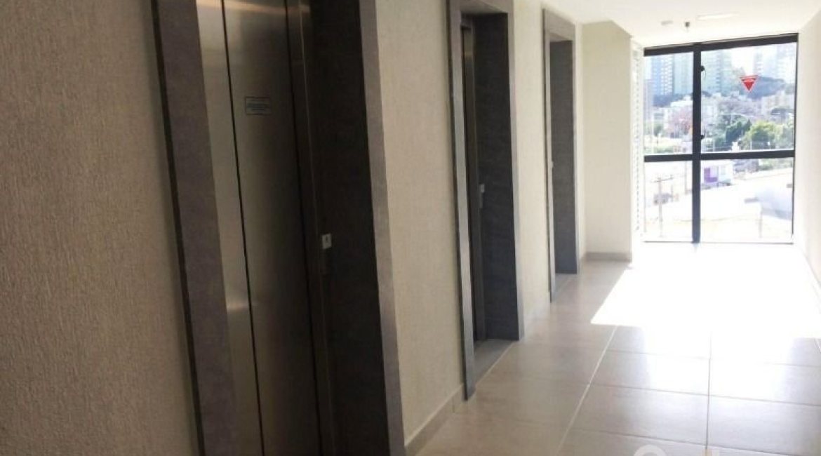 Apartamento à venda com 100m², 3 dormitórios, 1 suíte, 2 vagas, no bairro Cristal em Porto Alegre