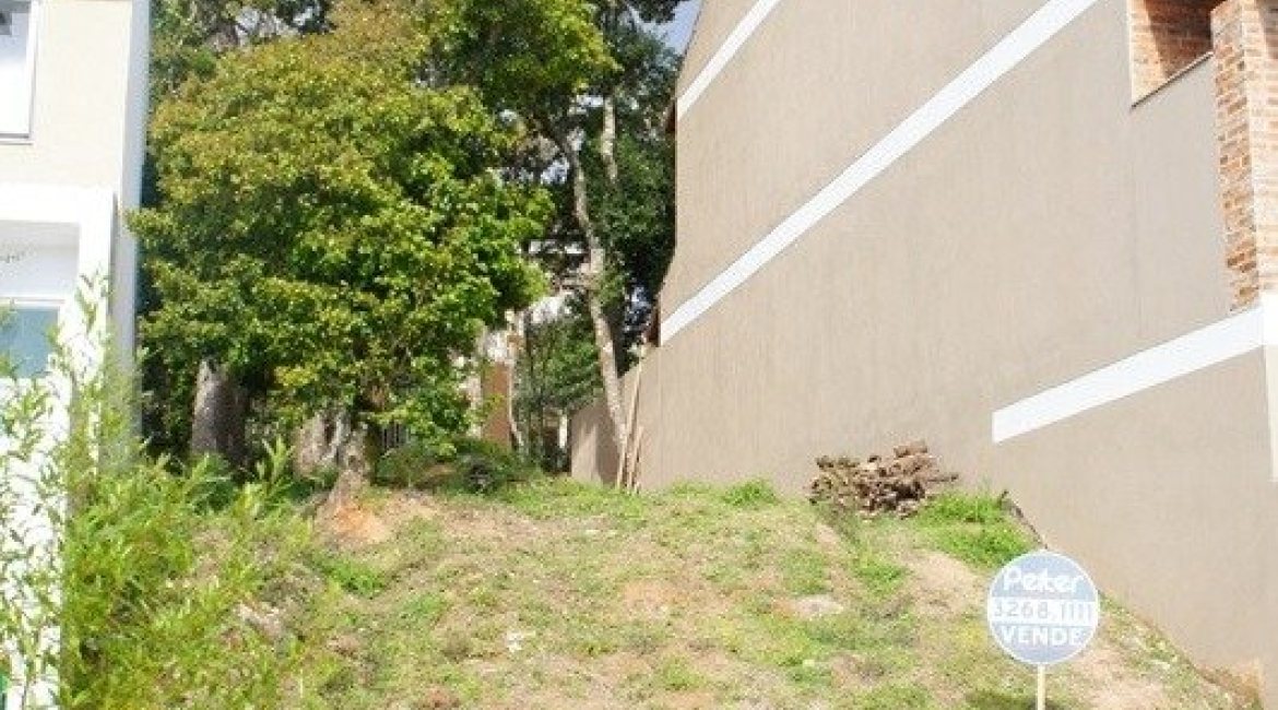 Terreno à venda, no bairro Vila Nova em Porto Alegre