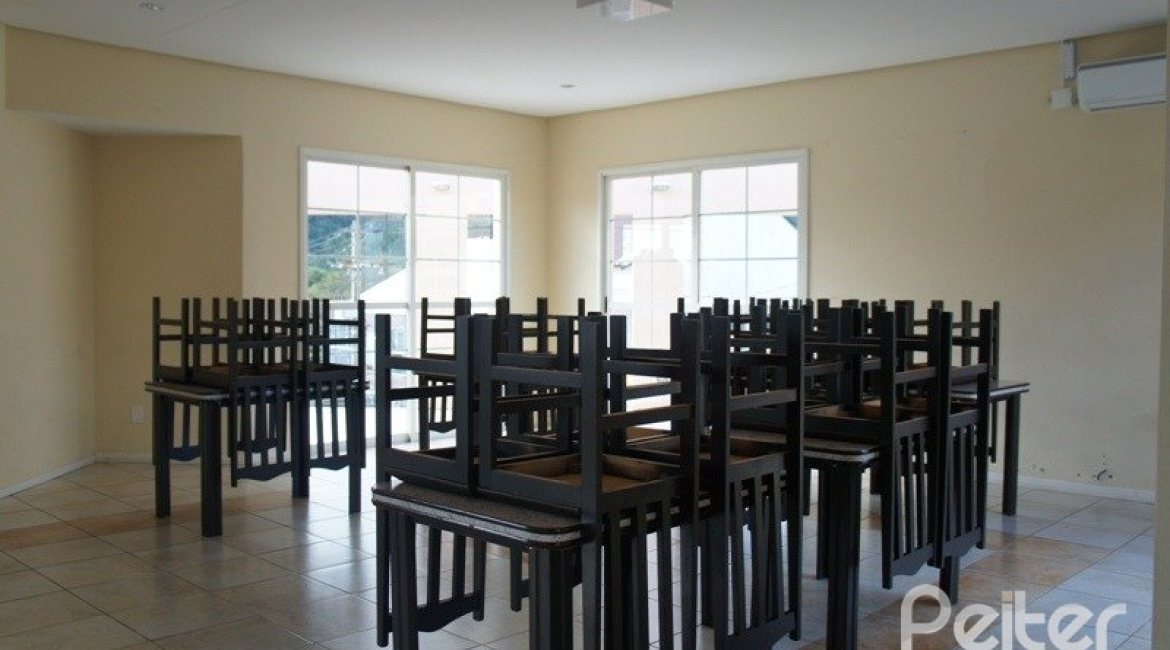 Terreno à venda, no bairro Vila Nova em Porto Alegre