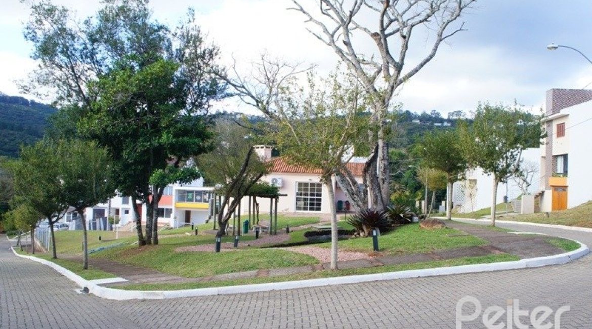 Terreno à venda, no bairro Vila Nova em Porto Alegre