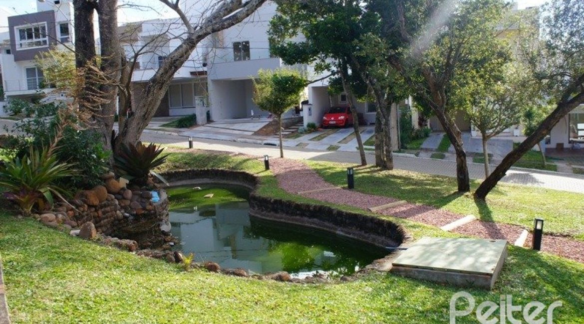 Terreno à venda, no bairro Vila Nova em Porto Alegre