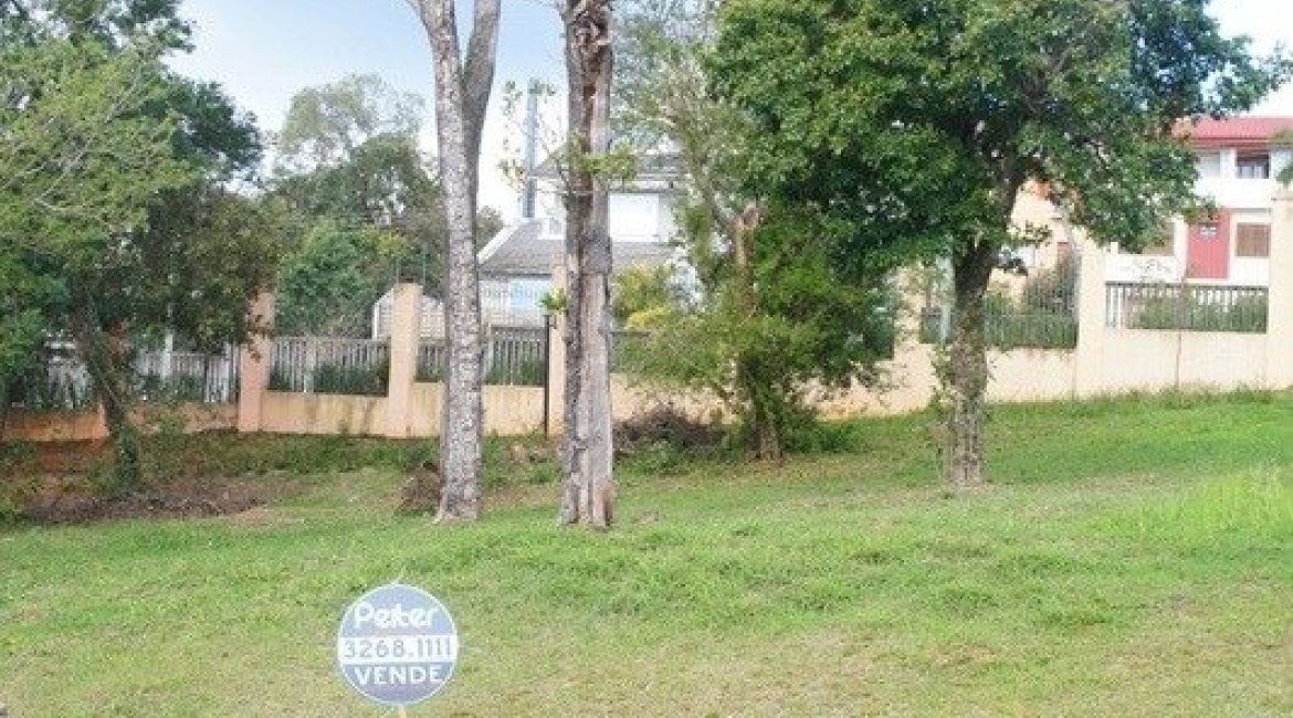 Terreno à venda, no bairro Vila Nova em Porto Alegre