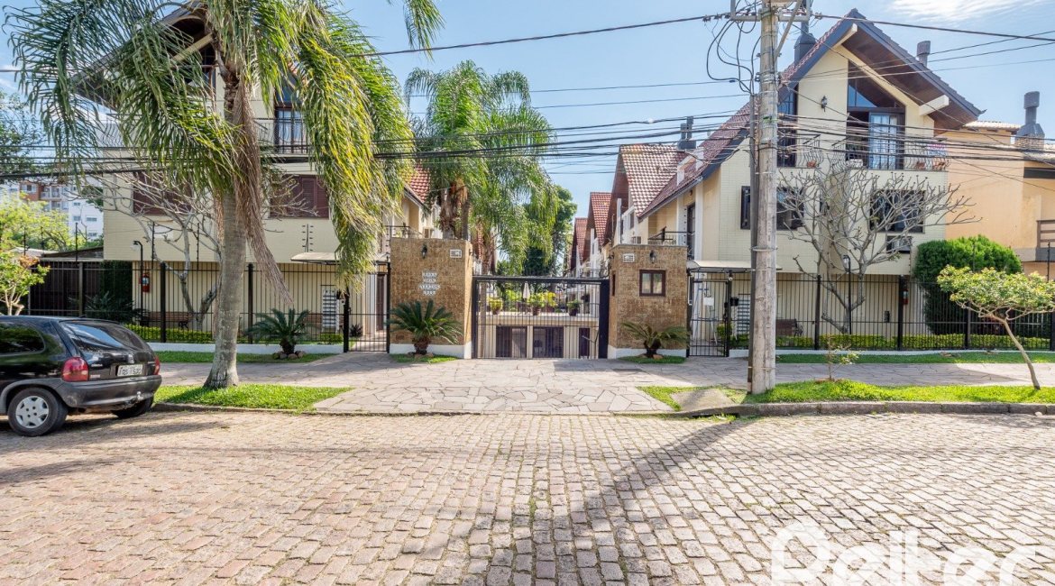 Casa em Condomínio à venda com 179m², 3 dormitórios, 1 suíte, 2 vagas, no bairro Tristeza em Porto Alegre