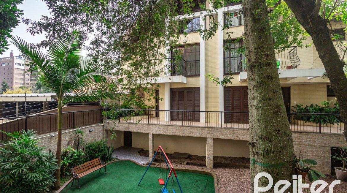Casa em Condomínio à venda com 179m², 3 dormitórios, 1 suíte, 2 vagas, no bairro Tristeza em Porto Alegre