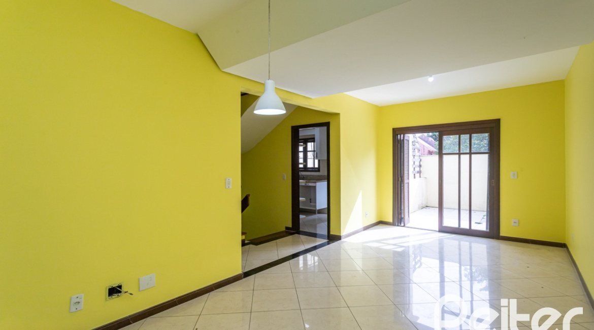 Casa em Condomínio à venda com 179m², 3 dormitórios, 1 suíte, 2 vagas, no bairro Tristeza em Porto Alegre