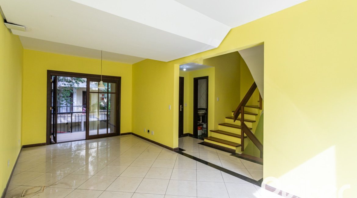 Casa em Condomínio à venda com 179m², 3 dormitórios, 1 suíte, 2 vagas, no bairro Tristeza em Porto Alegre