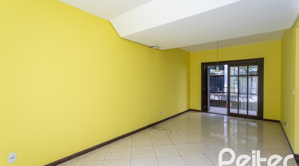 Casa em Condomínio à venda com 179m², 3 dormitórios, 1 suíte, 2 vagas, no bairro Tristeza em Porto Alegre